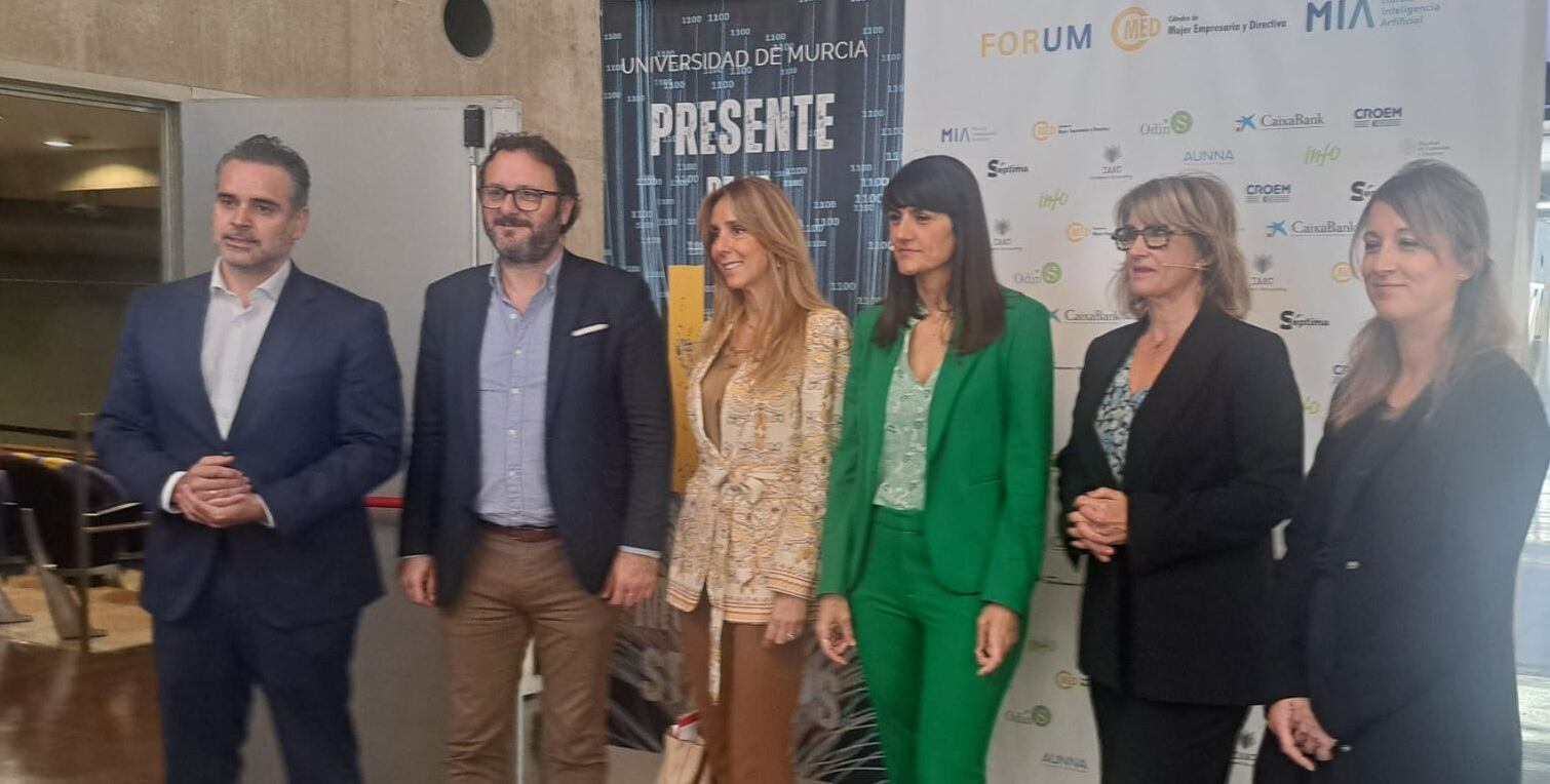 La secretaria de Estado de Digitalización e IA, María González Veracruz en unas jornadas sobre IA y mujer en la UMU