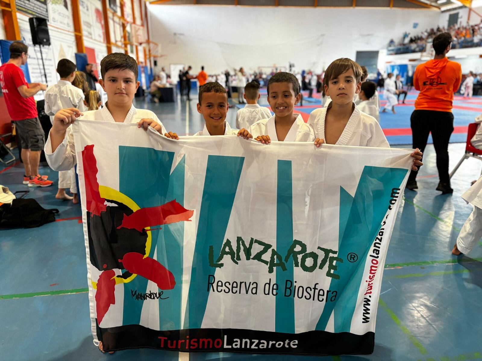Los cuatro representantes del club Poliarrecife en el Campeonato de Canarias de Karate Infantil.