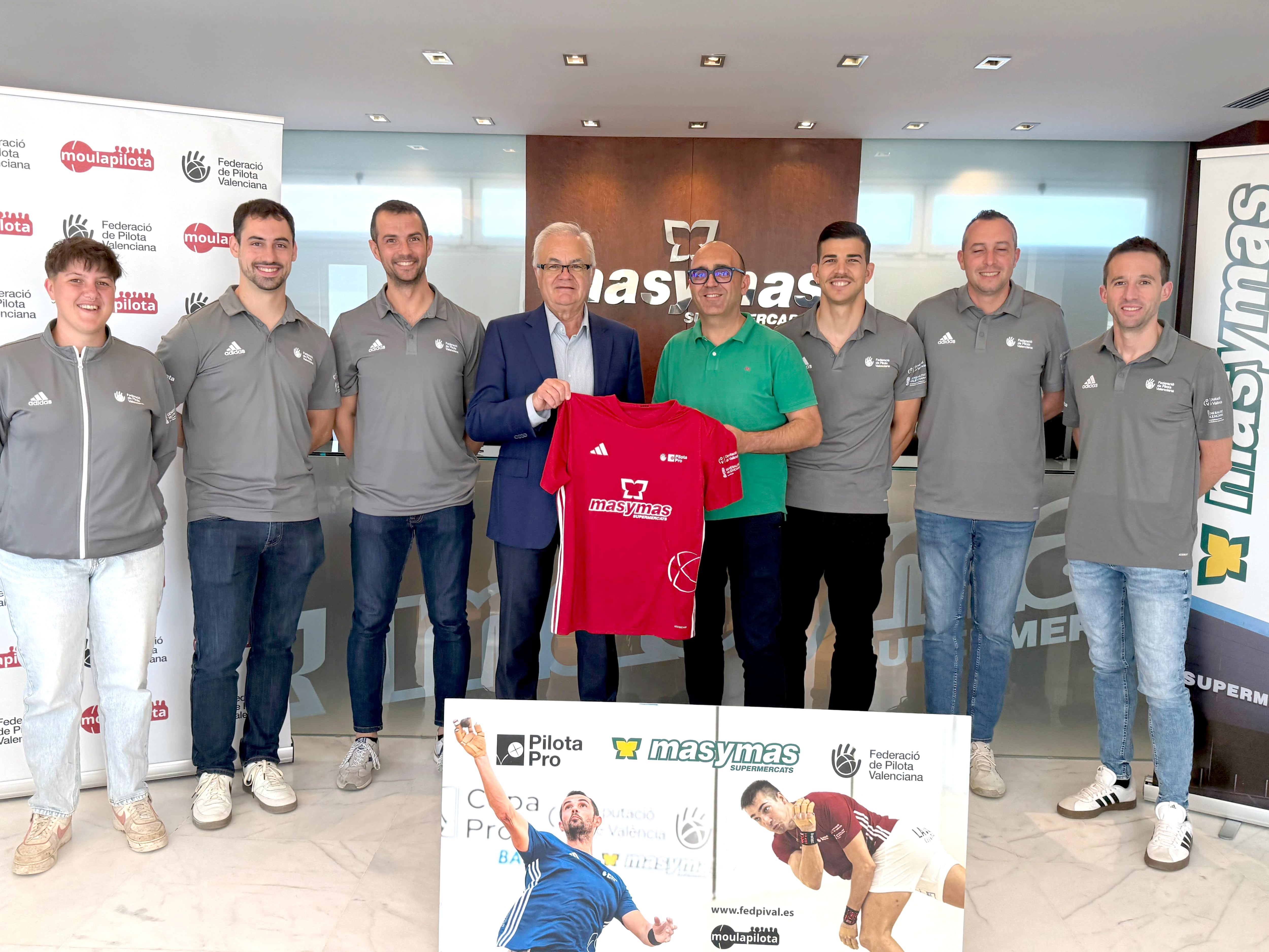 José Juan Fornés y Vicent Molines, con Fanni, Giner, Pere, Néstor, Tomàs II i Hèctor