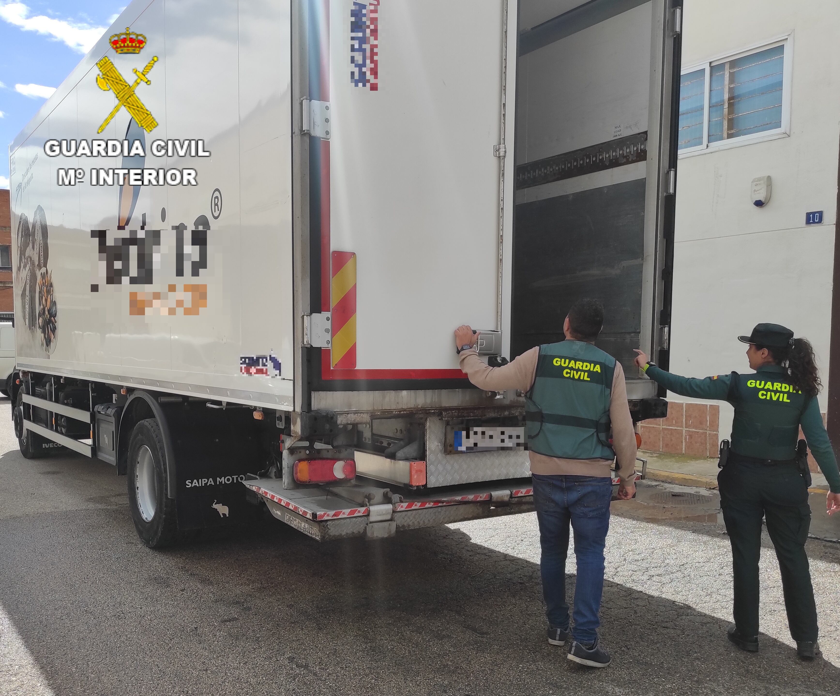 La Guardia Civil recupera casi 800 kilogramos de mejillones sustraídos en Beniparrell. Fuente: gabinete Guardia Civil