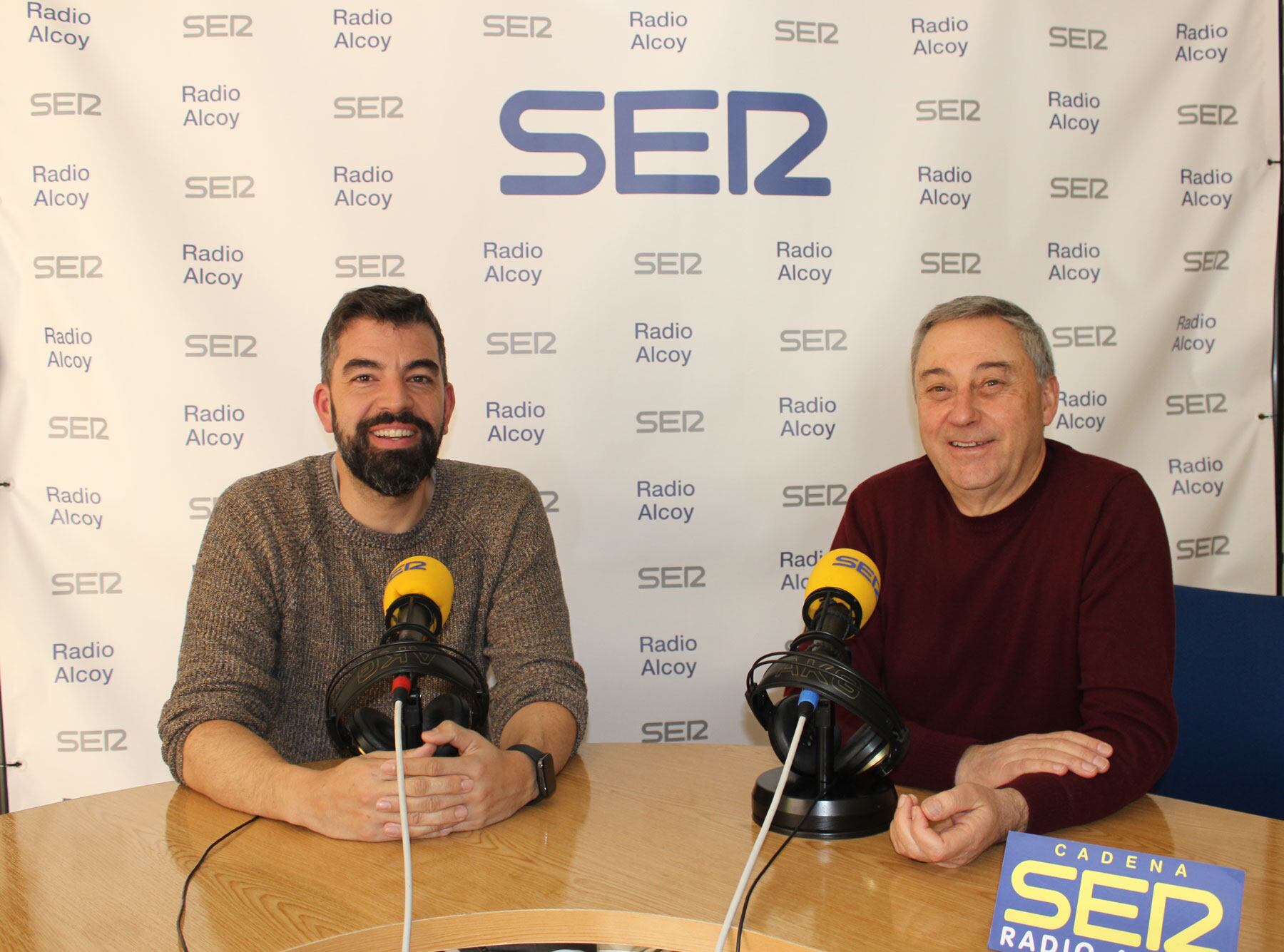 José Luis Candela i Vicent Romans, en l'estudi central de Radio Alcoy
