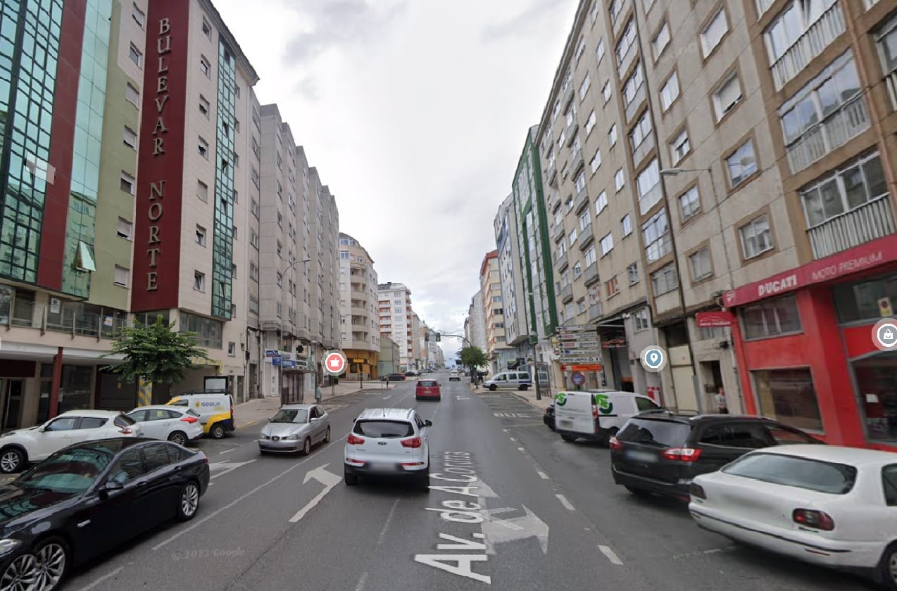 El hombre se estaba masturbando en la parte de atrás de un vehículo estacionado en la Avenida da Coruña.