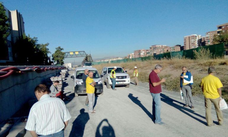 Intento de paralización de las obras del AVE de Granada en el barrio de La Chana por vecinos de la zona