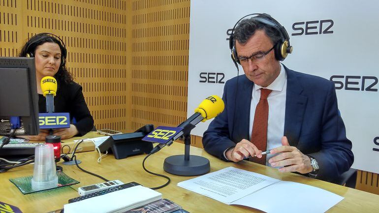 El alcalde de Murcia, José Ballesta, en los estudios de Radio Murcia