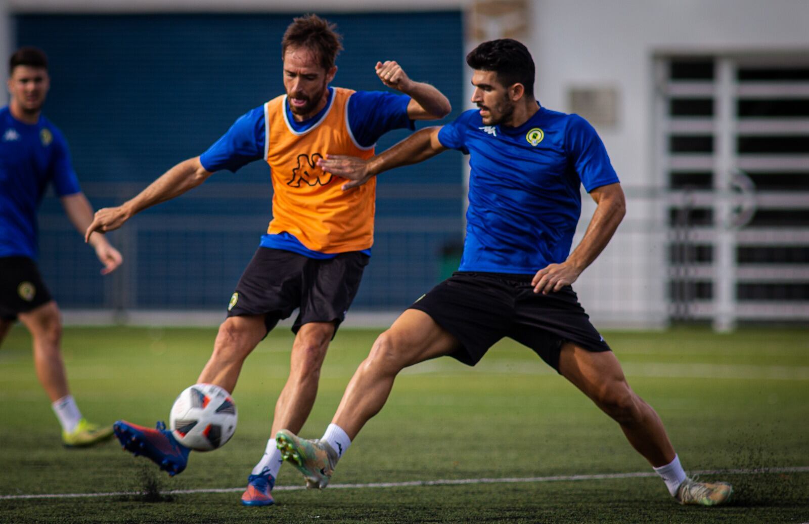 Michel Herrero y Sandro, jugadores del Hércules CF, entrenándose