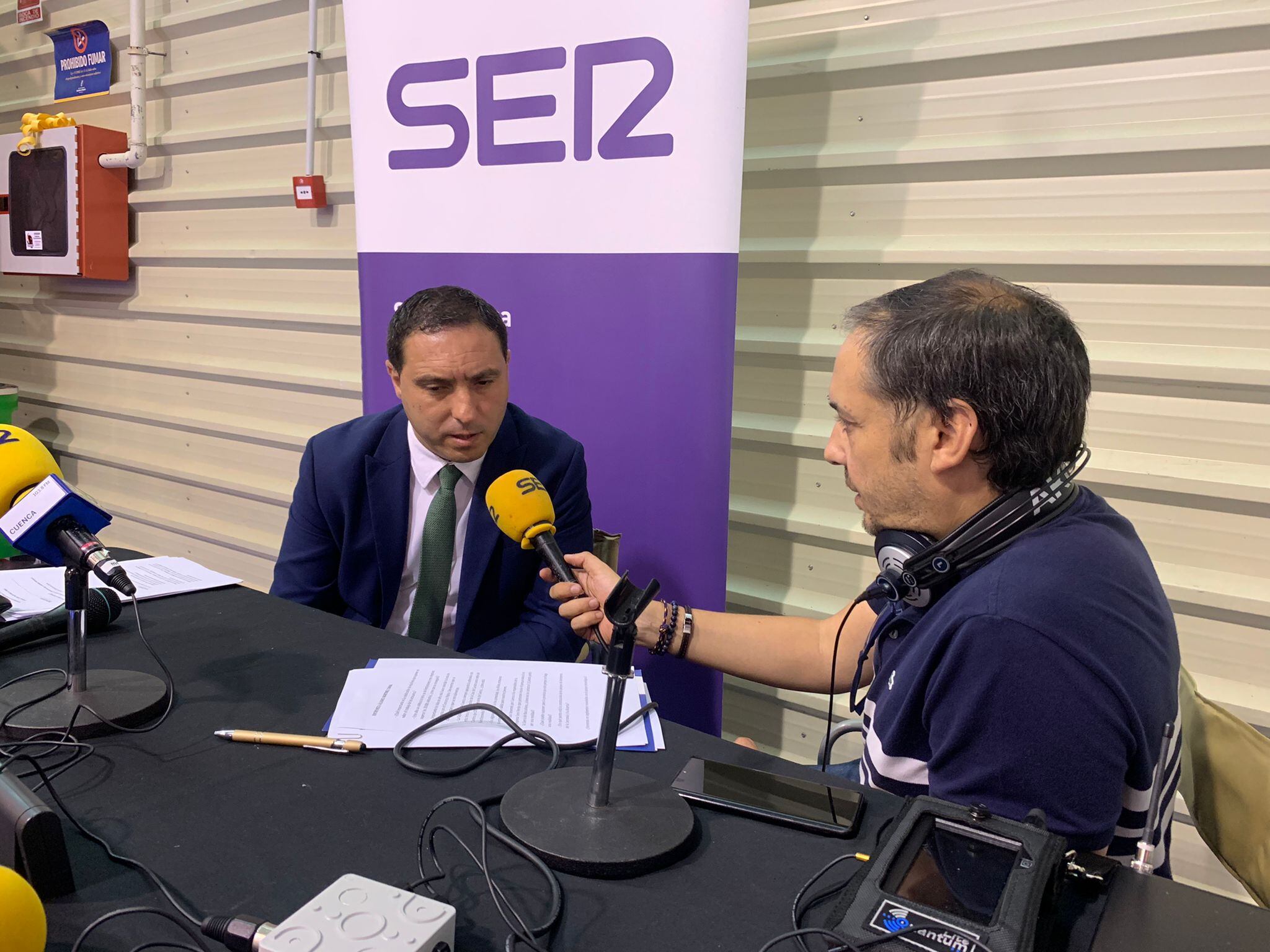 El presidente de la Diputación, Álvaro Martínez Chana, durante el programa especial desde la Feria de Artesanía