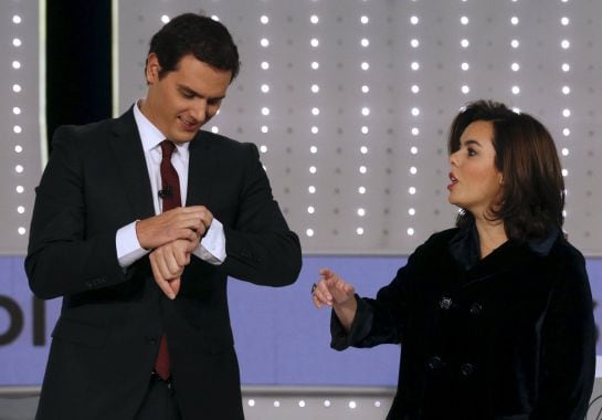 Ciudadanos (Citizens) main leader Albert Rivera looks at his watch next to Spain&#039;s Deputy Prime Minister Soraya Saenz de Santamaria before a live debate hosted by Spanish media group Atresmedia in San Sebastian de los Reyes, near Madrid, Spain, December 7