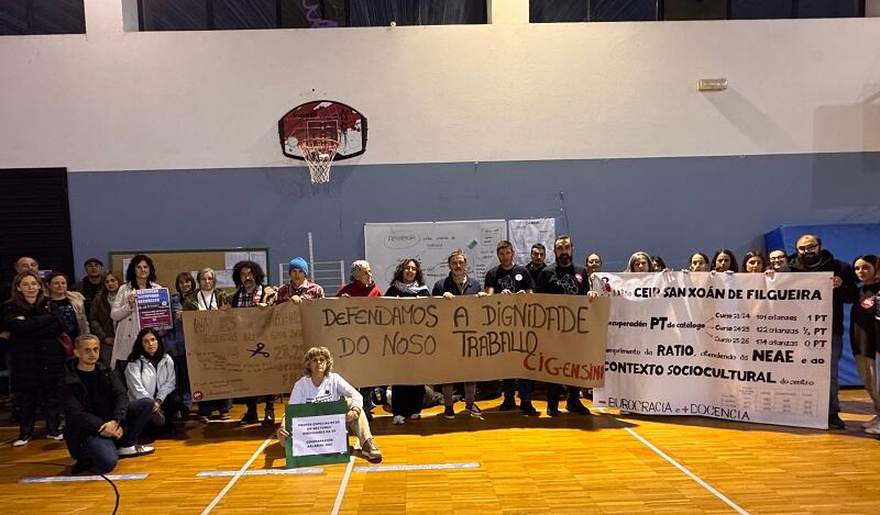 Encierro en el IES Catabois de Ferrol en el marco de la huelga en Educación Foto/CIG