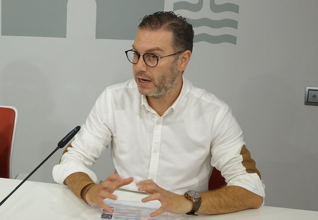 El regidor Pablo Úbeda, durant una roda de prensa. 