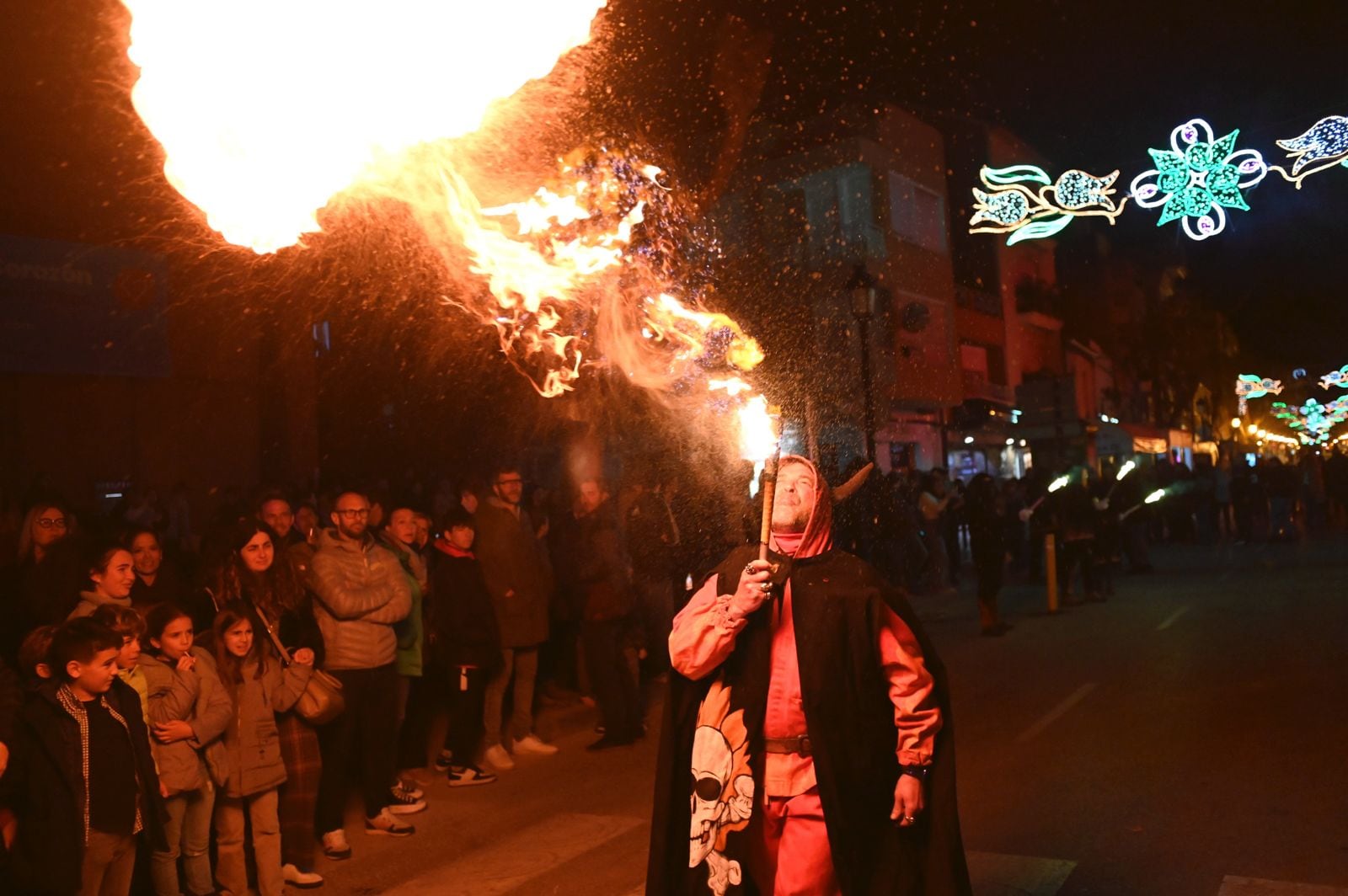 El Correfoc de “Els Déus del Foc” despide las fiestas de Benicàssim en honor a Sant Antoni y Santa Àgueda