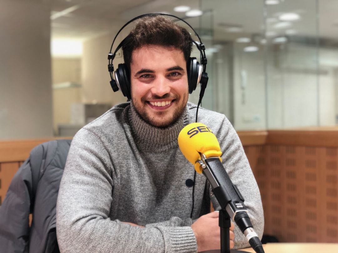 El cantant Joan Garrido a l&#039;estudi 1 de Ràdio Girona