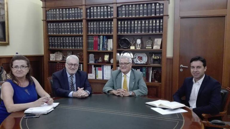 Reunión entre el alcalde de Crevillent y el presidente de la Fundación CAM