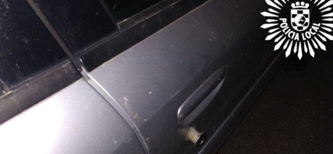 Uno de los coches forzados en Pinto