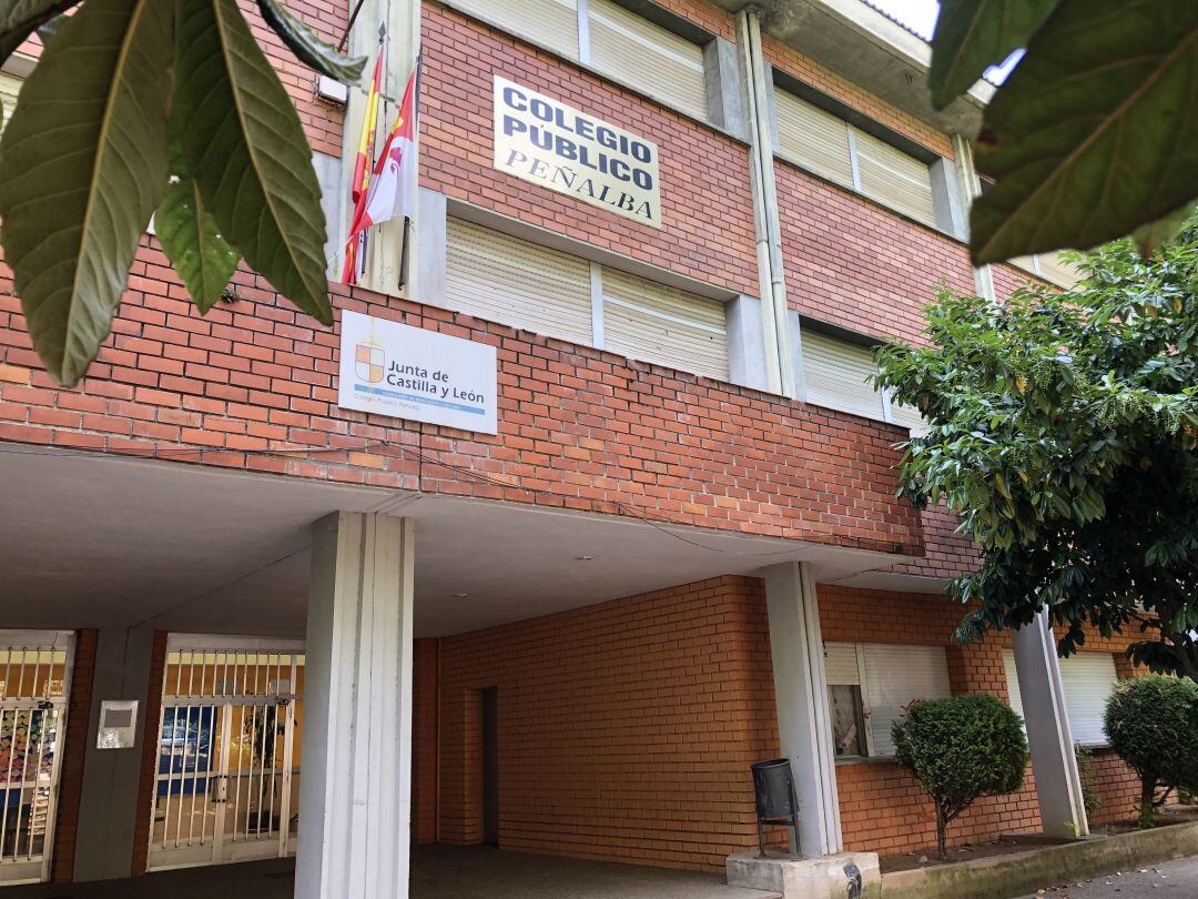 Fachada del Colegio Peñalba de Ponferrada.