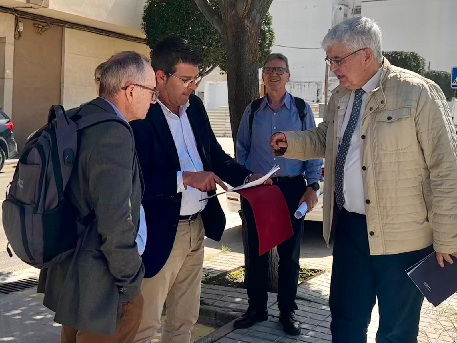 Imagen de archivo del alcalde de Ontinyent, Jorge Rodríguez, durante una de las visitas al lugar donde se construirá la Facultad de Veterinaria