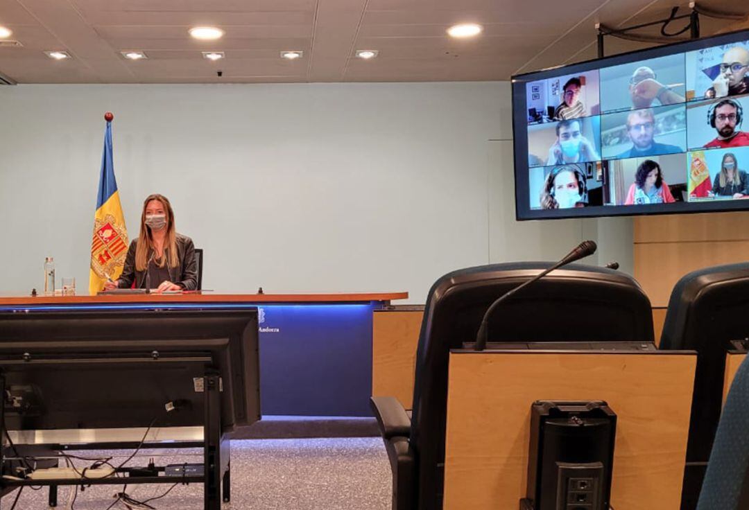 La secretària d'Estat de Salut, Helena Mas, durant la roda de premsa d'aquest dilluns.