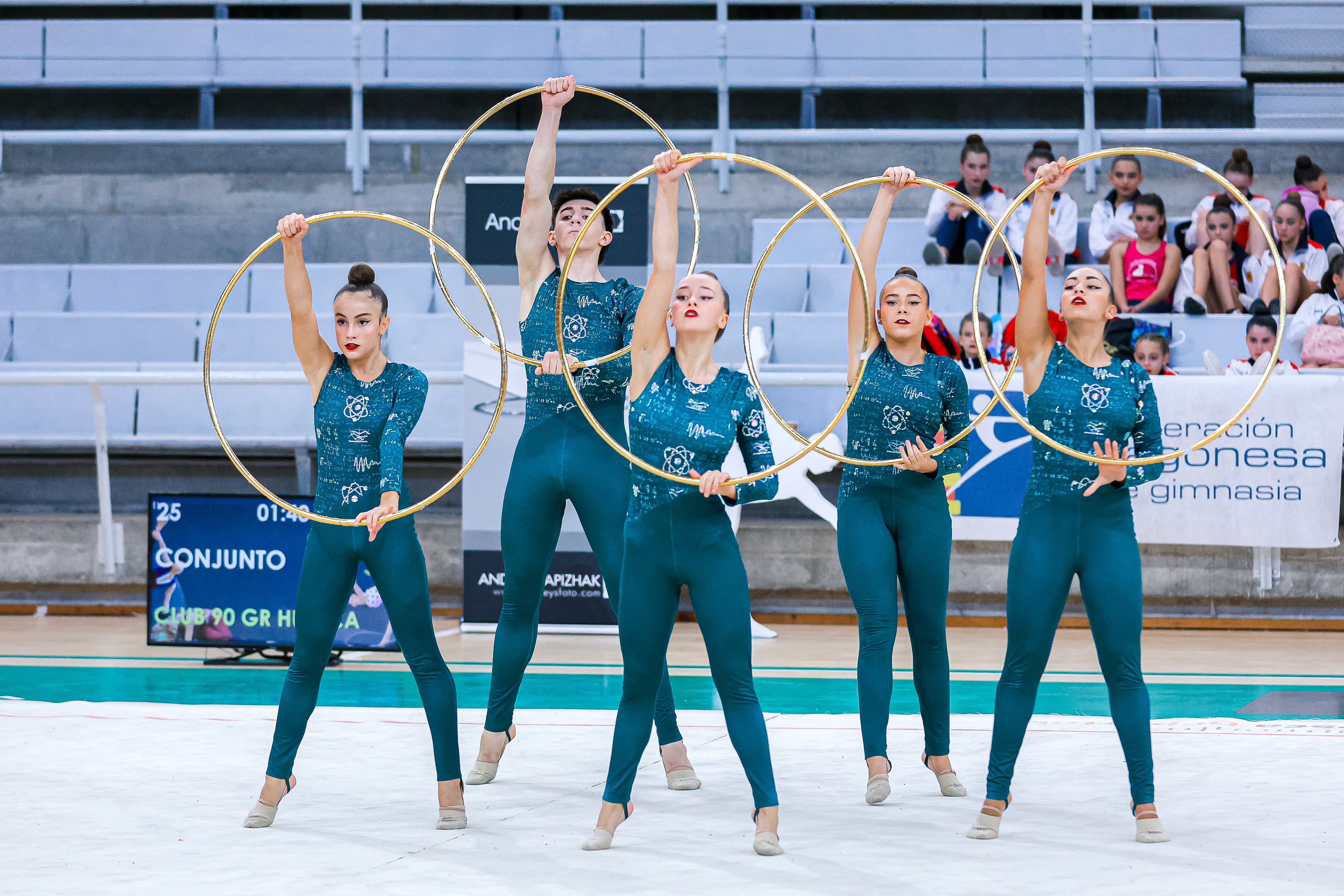 Equipo juvenil del Club 90 Huesca de gimnasia rítmica