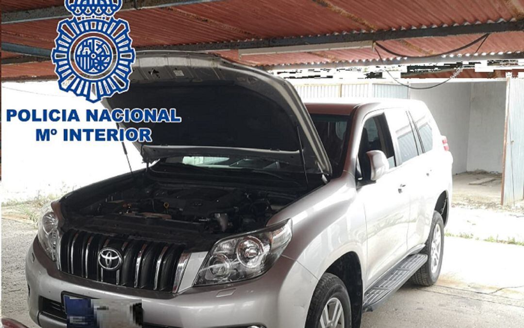 Uno de los coches intervenidos.