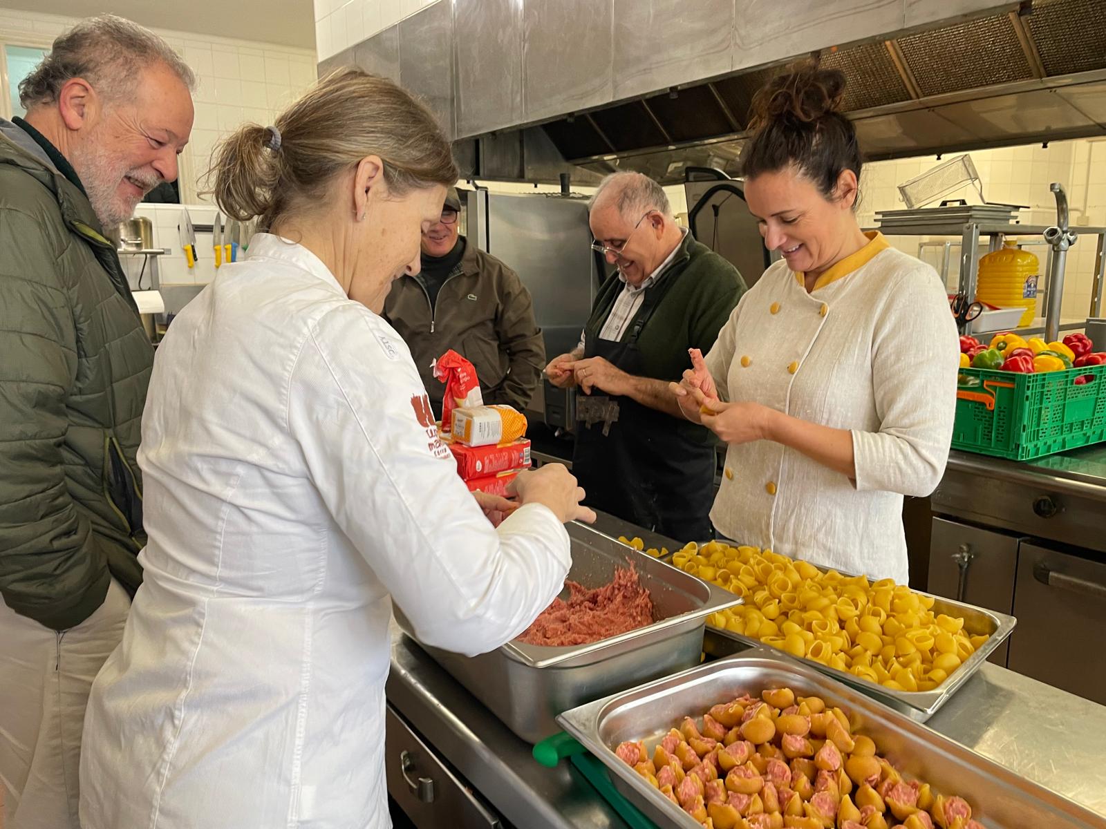 Fra Roger i Càritas faran un nou menjar especial per Nadal.