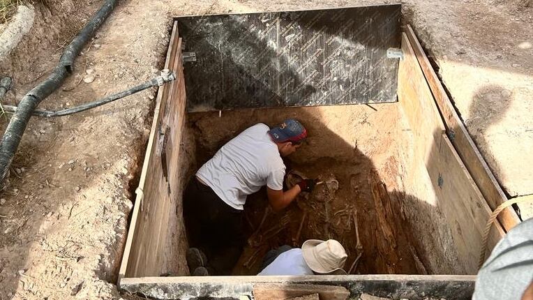 Trabajos en el cementerio municipal de Alicante