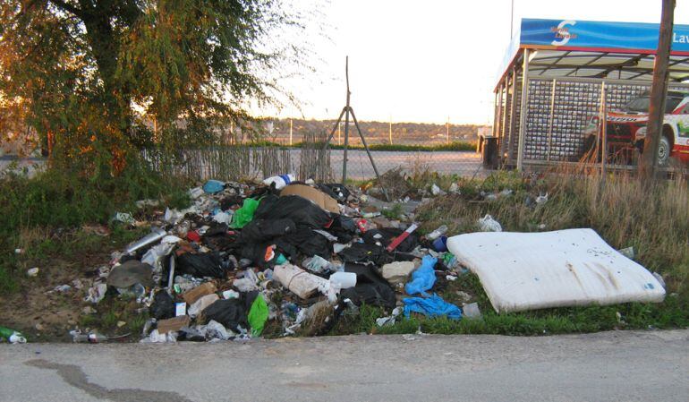 Operación especial de limpieza en San Sebastián de los Reyes para retirar 169.000 kilos de residuos de 100 puntos de vertidos ilegales 