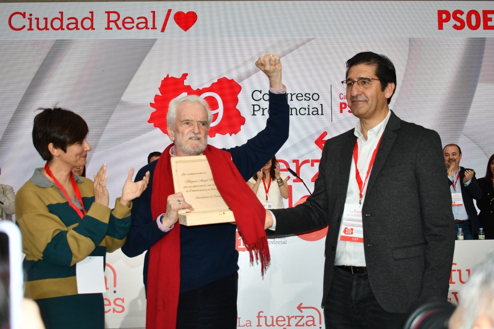 Homenaje al histórico del PSOE Miguel Ángel Martínez, junto a la ministra Isabel Rodríguez y el secretario provincial Jose Manuel Caballero