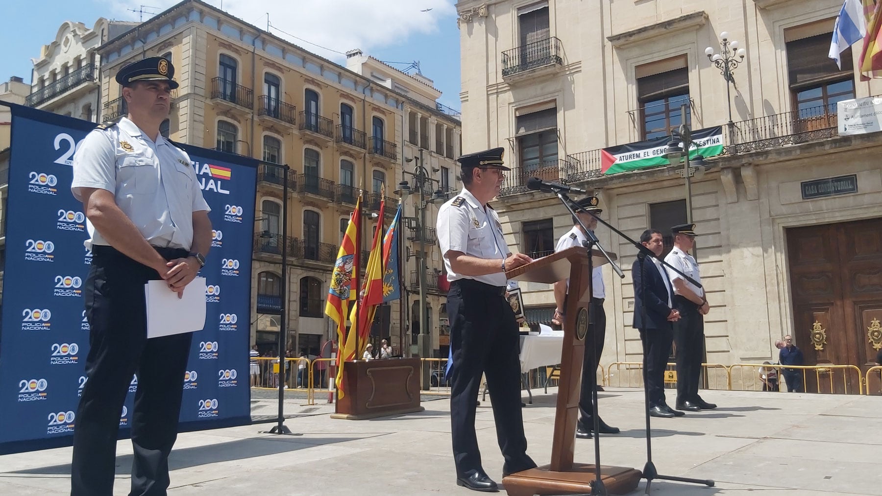 El comisario jefe provincial de Alicante, Manuel Lafuente, durante su intervención en el tramo final del acto oficial