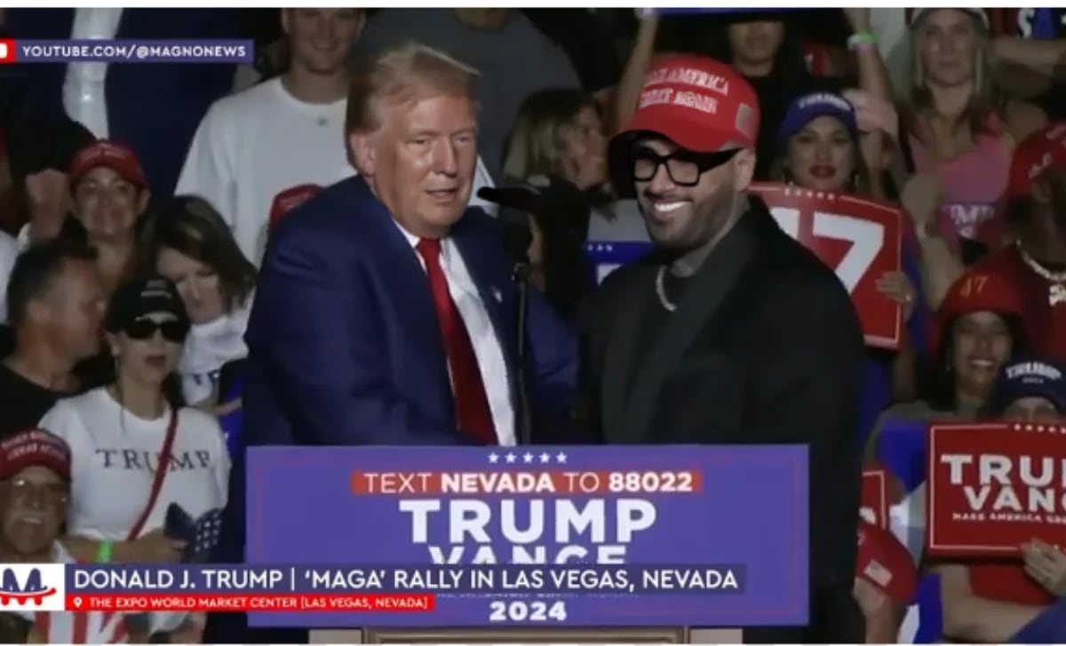 Donald Trump y Nicky Jam juntos durante un mitin en Las Vegas, Nevada