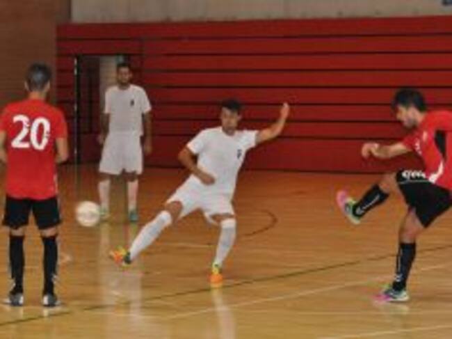 El Nueva Elda se quedó con su trofeo