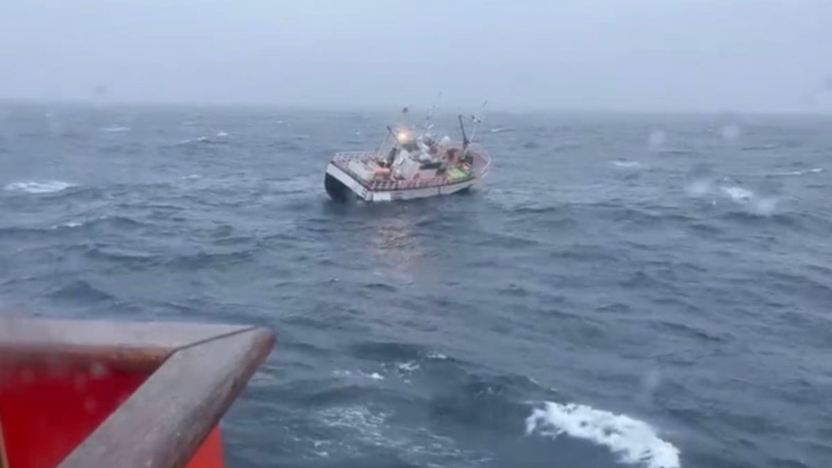 Sin rastro del Itoitz: desaparecen la radiobaliza y el AIS en medio del temporal