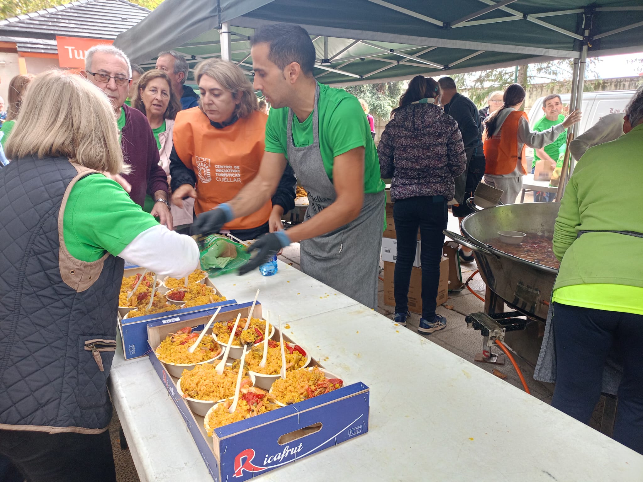 Paella solidaria organizada por el CIT Villa de Cuéllar