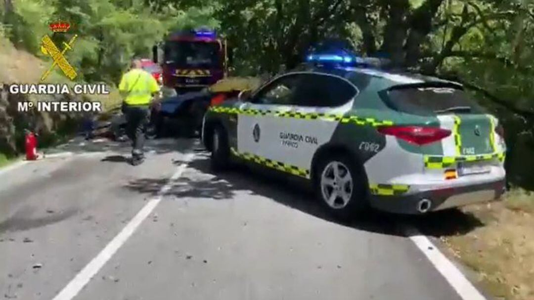 Guardia civil en el lugar del accidente