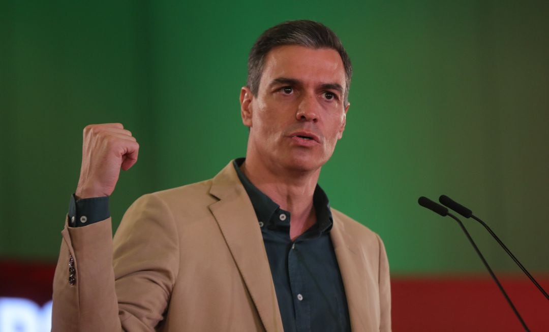 El secretario general del PSOE y presidente del Gobierno, Pedro Sánchez , durante su intervención en un acto de partido en el Hotel Barceló Renacimiento, a 17 de julio de 2021 en Sevilla (Andalucía, España).