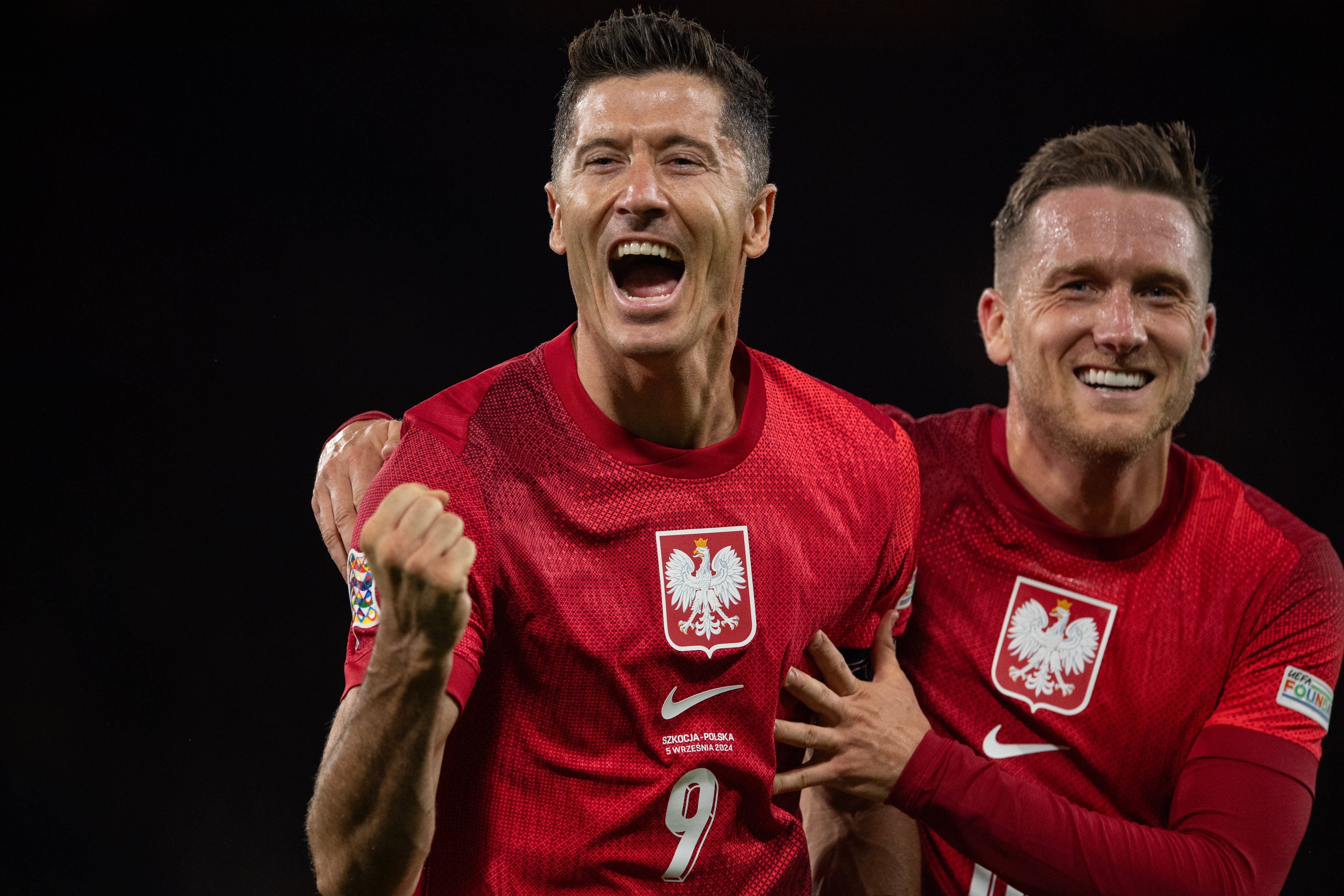 Robert Lewandowski celebra su gol frente a Escocia