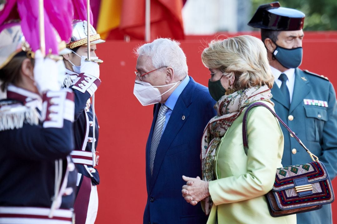 Joaquín Leguina con Esperanza Aguirre en los actois del Dos de Mayo