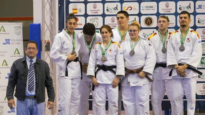 Sergio García, segundo a la derecha, junto al equipo de España