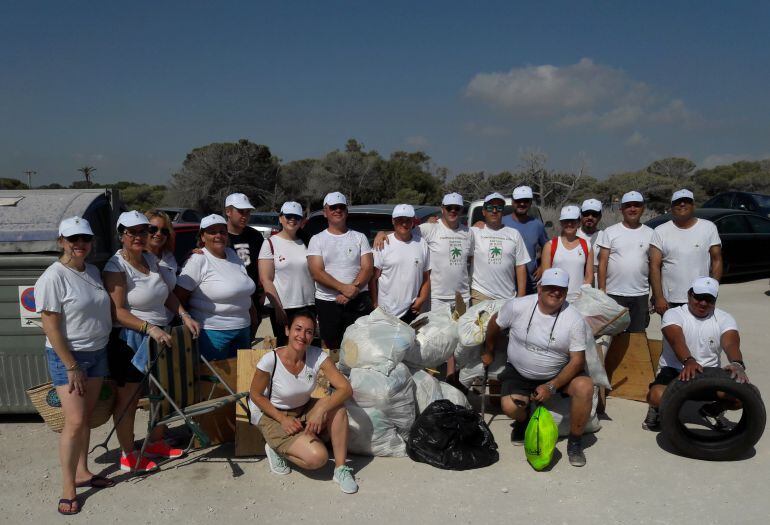 Simpatizantes de el Partido de Elche y voluntarios
