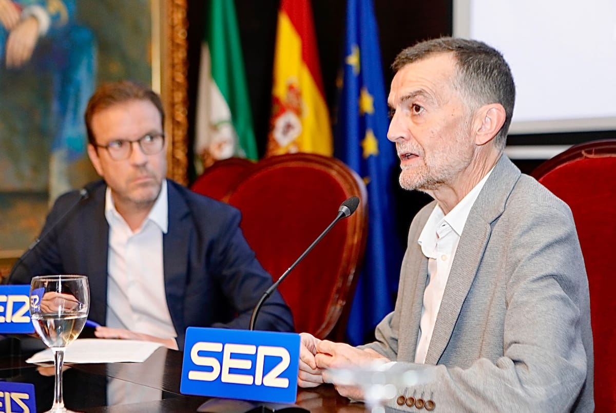 Foro con el candidato a la presidencia de la Junta de Por Andalucía, Antonio Maillo, celebrado en la Cámara de Comercio de Sevilla