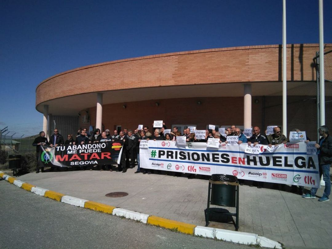 Jornada de protesta ante el Centro Penitenciario de Perogordo