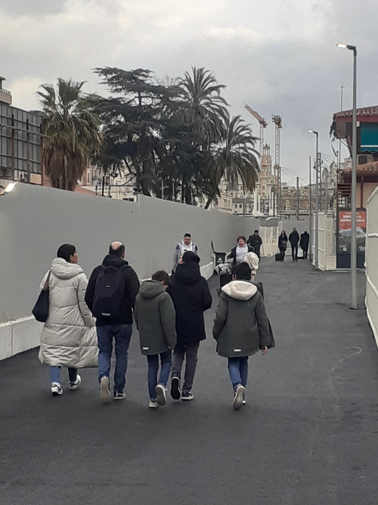 Ya está en servicio la nueva pasarela peatonal entre la Estación del Norte y Joaquín Sorolla