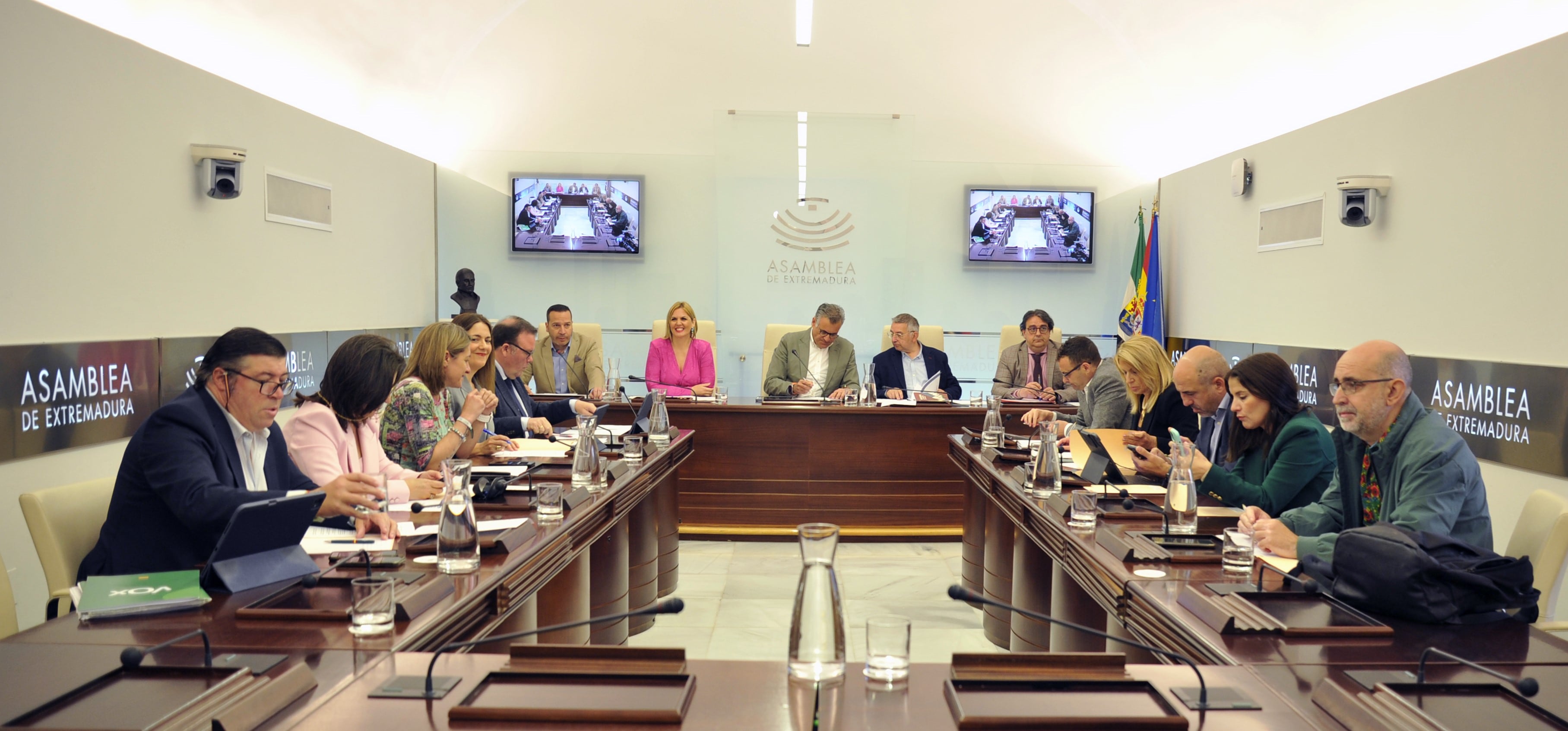 La consejera de Hacienda, Elena manzano, ha cerrado la primera la ronda de comparecencias en la Comisión de Estudio para la Financiación Autonómica/ Asamblea de Extremadura