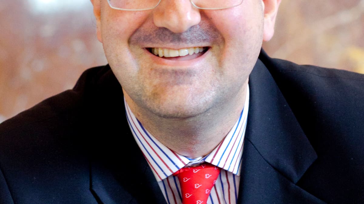 El médico y cirujano Francisco Ayala se despide del Hospital Morales Meseguer