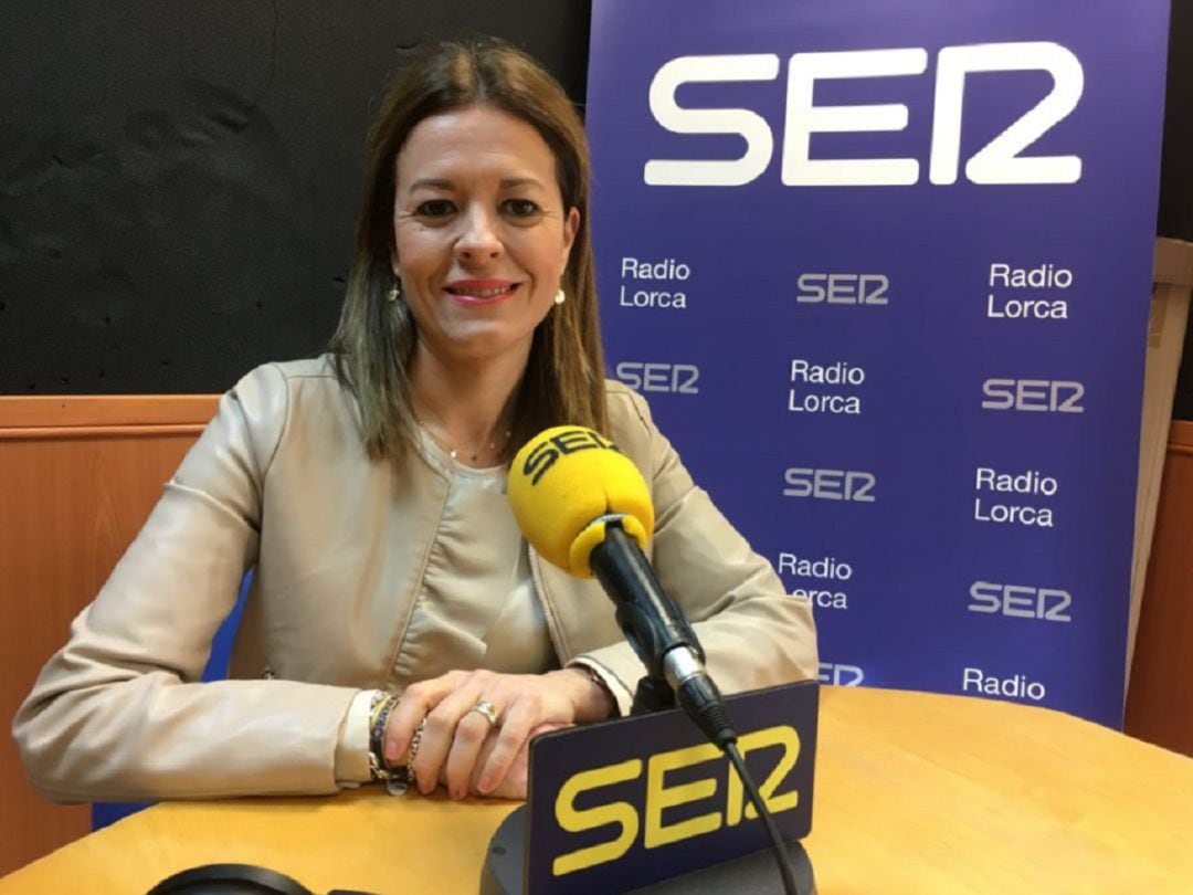 La alcaldesa de Águilas pedirá trenes lanzaderas a la responsable de ADIF. Mari Carmen Moreno solicitará esta solución parcial que una Lorca y Águilas mientras no se procede a la sustitución de vías de la línea ferroviaria.