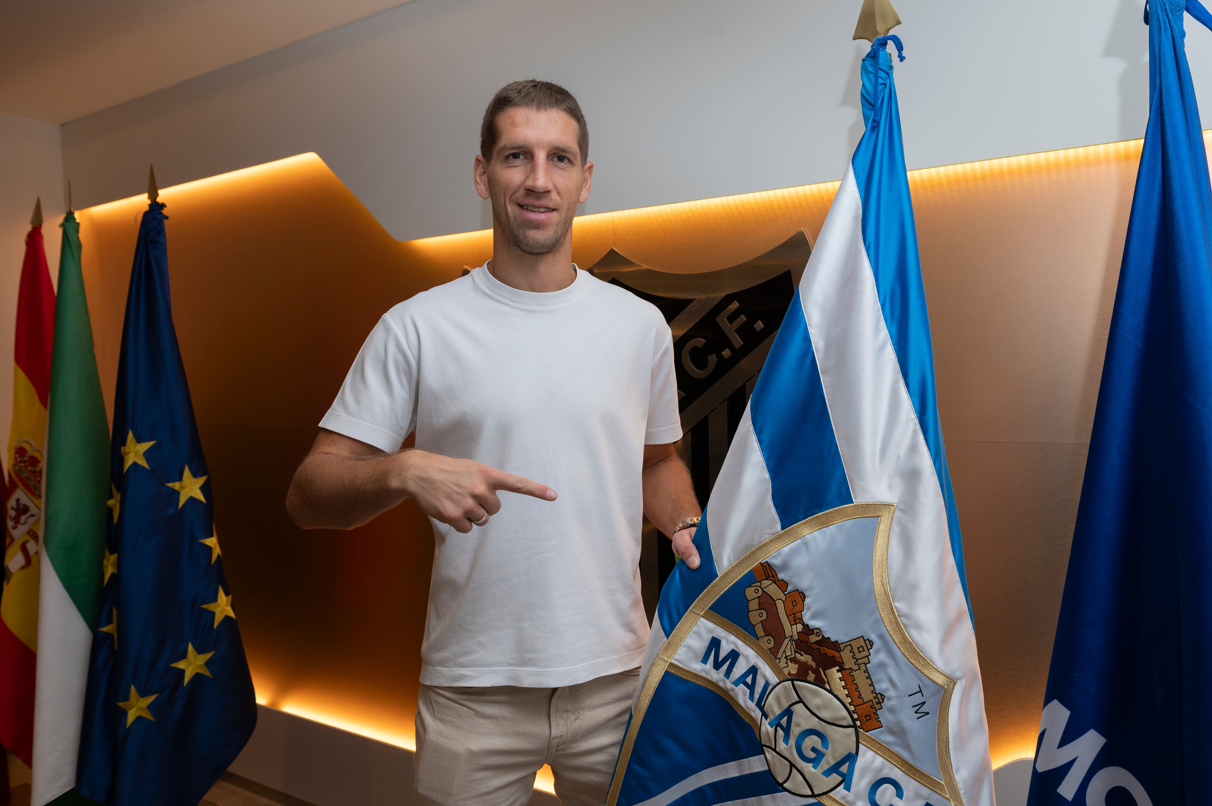 El nuevo fichaje del Málaga el centrocampista Darko Brasanac