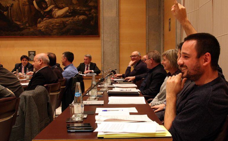 La moció de suport als condemnats pel setge del Parlament s'aprova amb un únic vot.