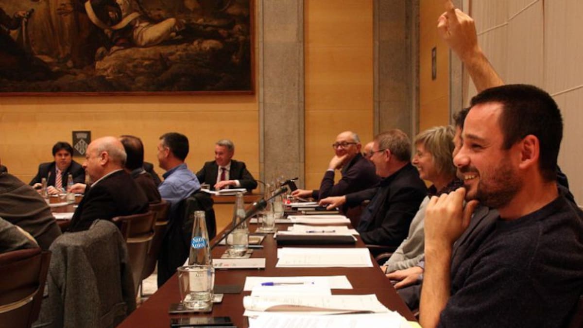 Salellas diu que l'equip de govern de Girona s'està "fotent d'hòsties" per triar alcalde "a dit" i després rectifica