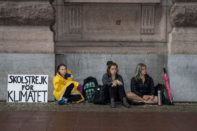 La activista Greta Thunberg en uno de los laterales del Ayuntamiento de Estocolmo.