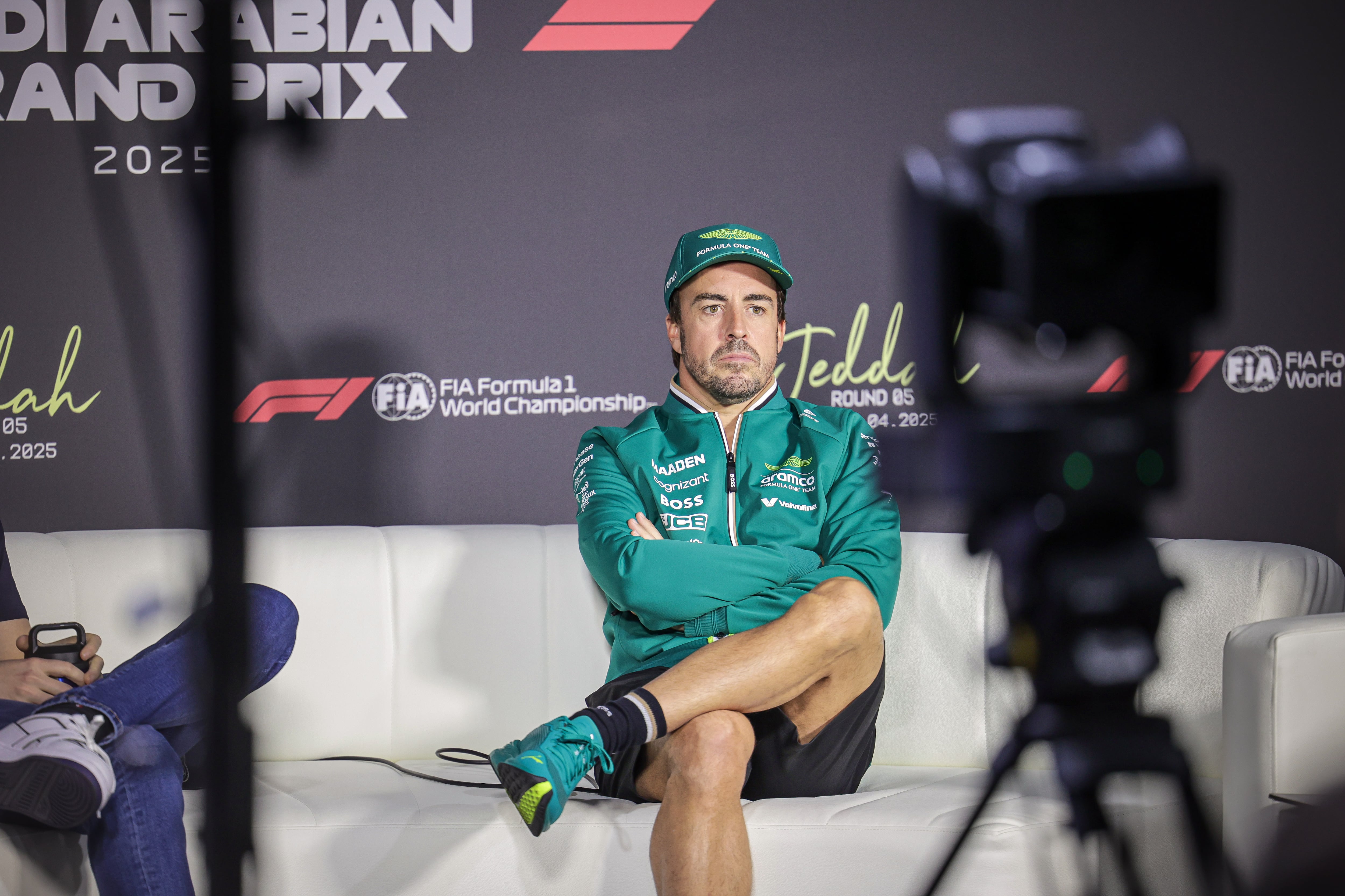 Fernando Alonso comparece ante los medios antes del GP de Arabia Saudí