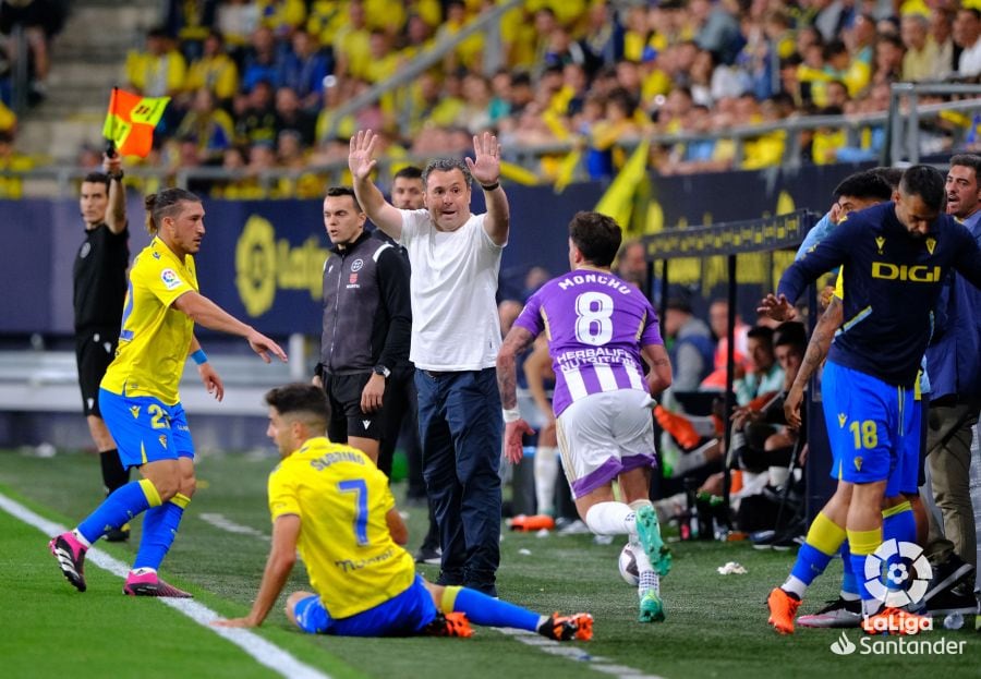 Victoria del Cádiz en un partido muy tenso