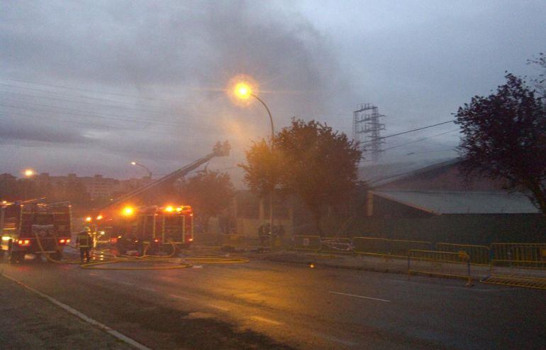 Incendio en un almacén de pinturas polígono de Ali-Gobeo C/Vitorialanda